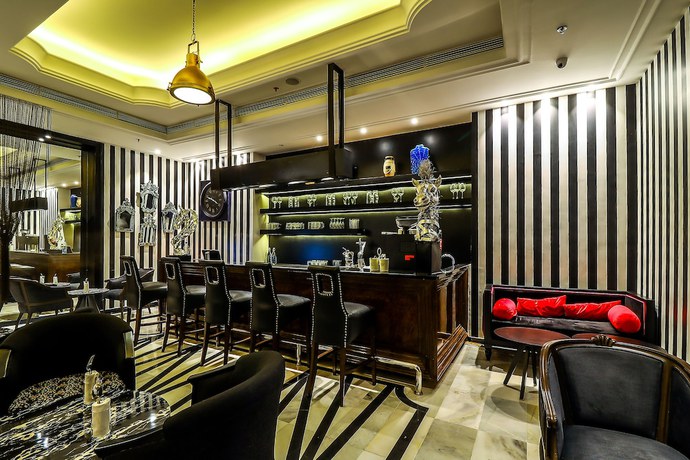 Imagen del bar/restaurante del Hotel Piccadily Raipur. Foto 3