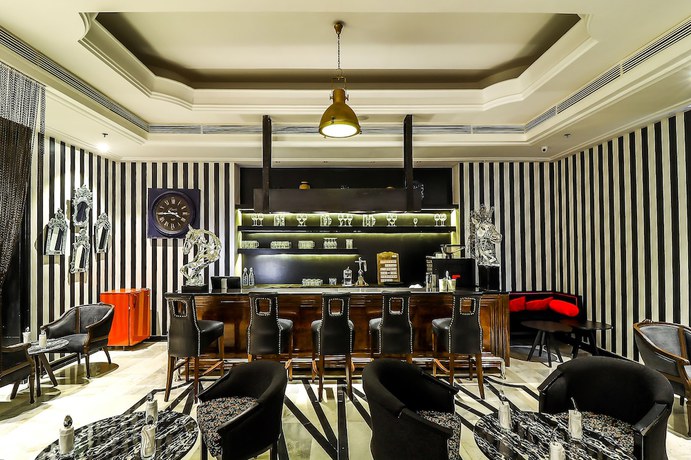 Imagen del bar/restaurante del Hotel Piccadily Raipur. Foto 5