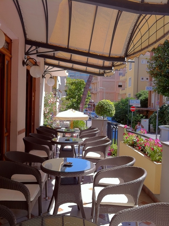 Imagen de los exteriores del Hotel Piccinelli. Foto 12