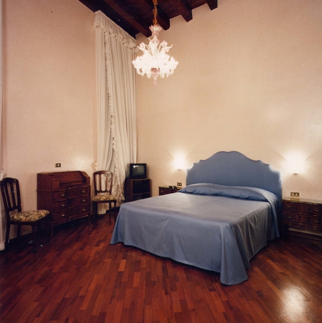 Imagen de la habitación del Hotel Piccola Fenice. Foto 3