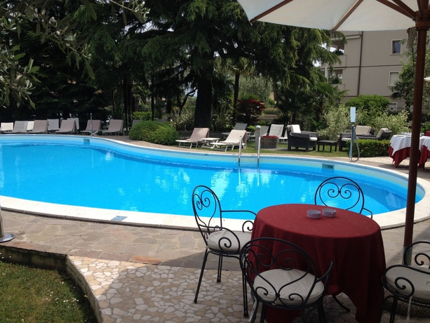 Imagen de la piscina del Hotel Piccola Vela. Foto 16