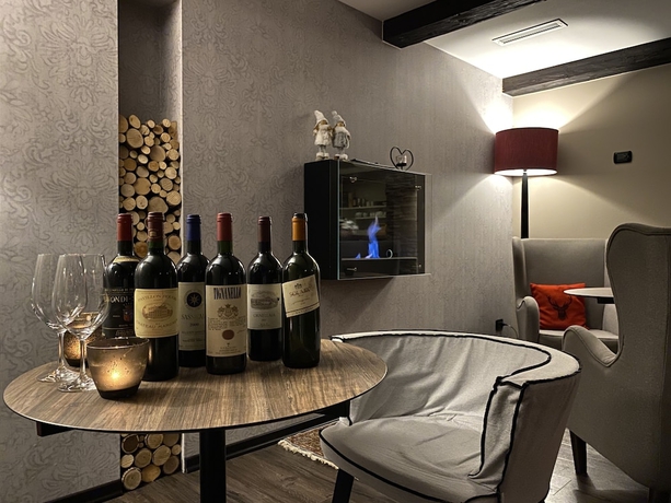 Imagen del bar/restaurante del Hotel Piccolo Andalo Suite Resort. Foto 4