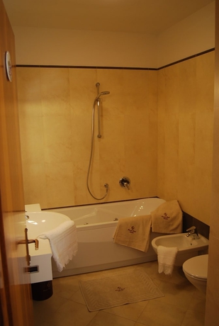 Imagen de la habitación del Hotel Piccolo Andalo Suite Resort. Foto 14