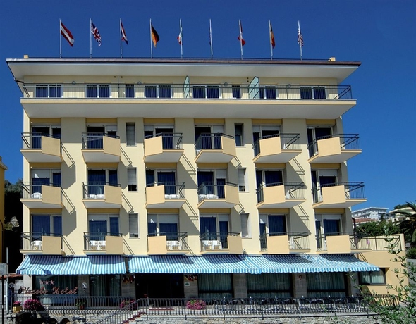 Imagen de los exteriores del Hotel Piccolo, Diano Marina. Foto 8