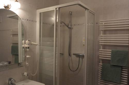 Imagen de la habitación del Hotel Piccolo Marlingerhof. Foto 6