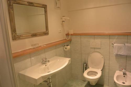 Imagen de la habitación del Hotel Piccolo Marlingerhof. Foto 10