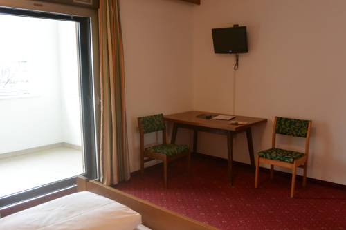 Imagen de la habitación del Hotel Piccolo Marlingerhof. Foto 15