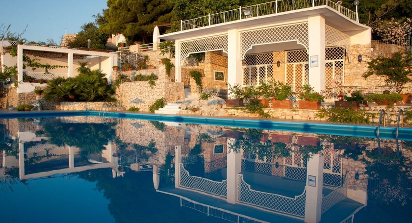 Imagen de la piscina del Hotel Piccolo Mondo. Foto 16