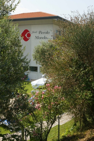 Imagen de los exteriores del Hotel Piccolo Mondo, Torbole Sul Garda. Foto 9