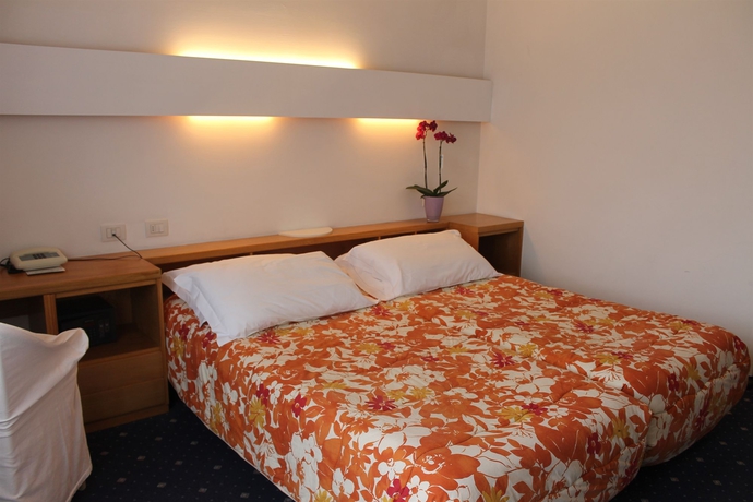 Imagen de la habitación del Hotel Piccolo Mondo, Torbole Sul Garda. Foto 5