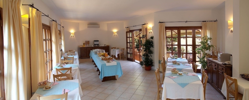 Imagen del bar/restaurante del Hotel Piccolo Pevero. Foto 2