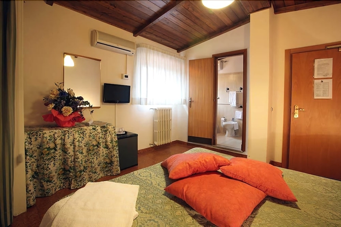 Imagen de la habitación del Hotel Piccolo Ritz. Foto 8