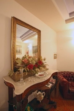 Imagen de los interiores del Hotel Piccolo Ritz. Foto 19