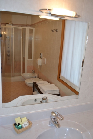 Imagen de la habitación del Hotel Piccolo Tibet. Foto 5