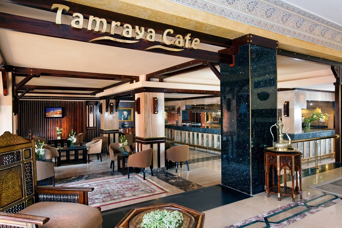 Imagen del bar/restaurante del Hotel Pickalbatros Alf Leila Wa Leila Resort - Neverland Hurghada. Foto 3