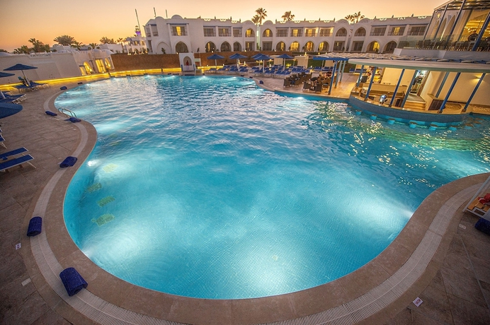 Imagen de la piscina del Hotel Pickalbatros Palace Sharm and Aqua Park. Foto 14