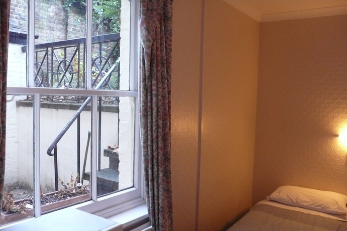 Imagen de los exteriores del Hotel Pickwick Hall - Hostel. Foto 6