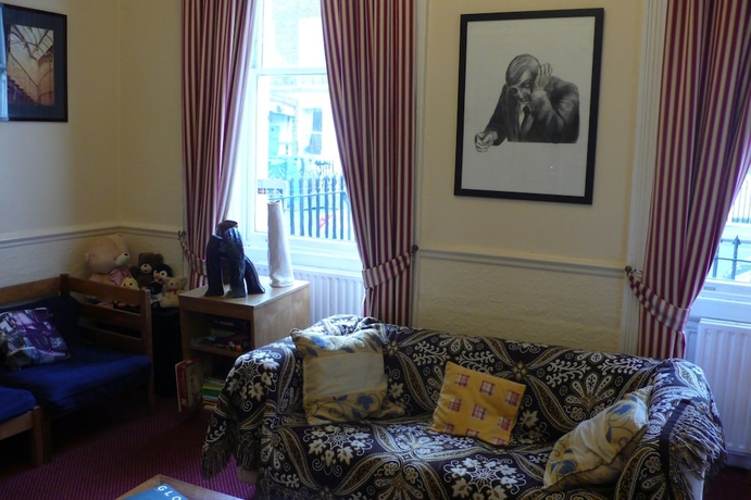 Imagen de los interiores del Hotel Pickwick Hall - Hostel. Foto 9
