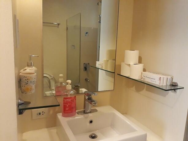 Imagen general del Hotel Pico De Loro Hamilo Coast Guest House. Foto 7
