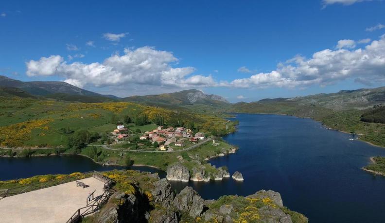 Imagen de los exteriores del Hotel Pico Espiguete. Foto 7