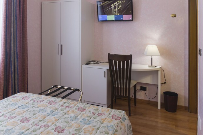 Imagen de la habitación del Hotel Pico Mirandola. Foto 7