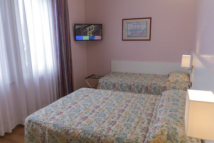 Imagen de la habitación del Hotel Pico Mirandola. Foto 11