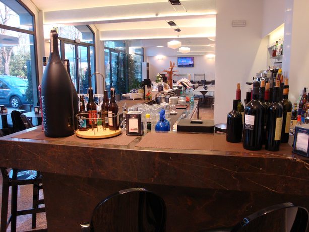 Imagen del bar/restaurante del Hotel Pico Mirandola. Foto 4