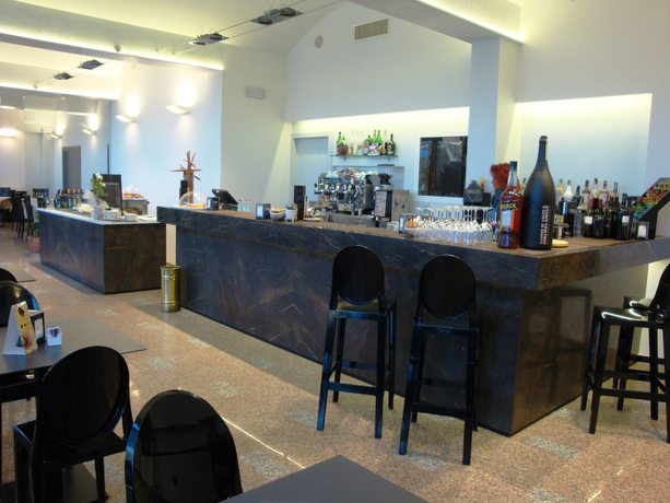 Imagen del bar/restaurante del Hotel Pico Mirandola. Foto 5