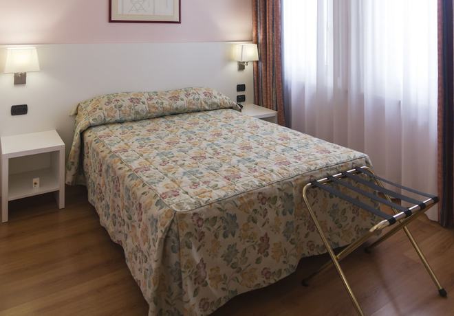 Imagen de la habitación del Hotel Pico Mirandola. Foto 15