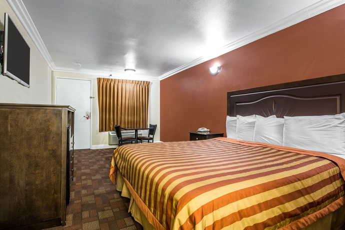Imagen de los interiores del Hotel Pico Rivera Inn and Suites. Foto 8