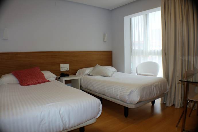 Imagen de la habitación del Hotel Picos De Europa, Santander. Foto 9