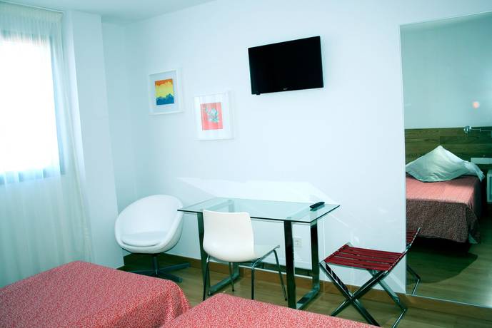 Imagen de la habitación del Hotel Picos De Europa, Santander. Foto 10