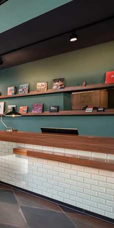 Imagen de los interiores del Hotel Pierdrei Hafencity Hamburg. Foto 20