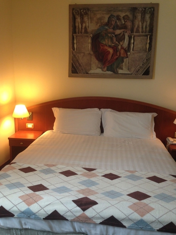 Imagen de la habitación del Hotel Piero Della Francesca. Foto 4