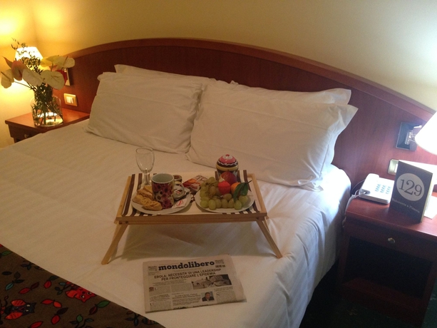 Imagen de la habitación del Hotel Piero Della Francesca. Foto 12