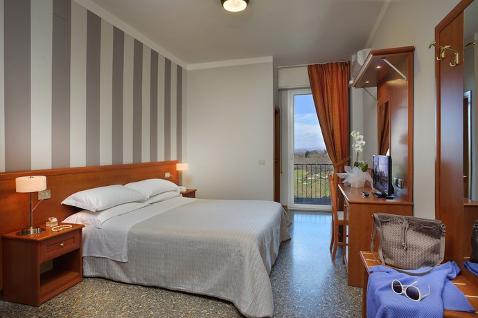Imagen de la habitación del Hotel Piero Della Francesca, Urbino. Foto 15