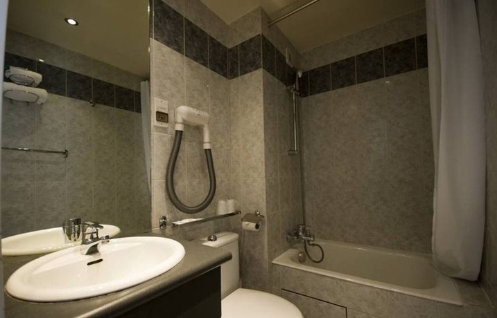 Imagen de la habitación del Hotel Pierre Nicole. Foto 7