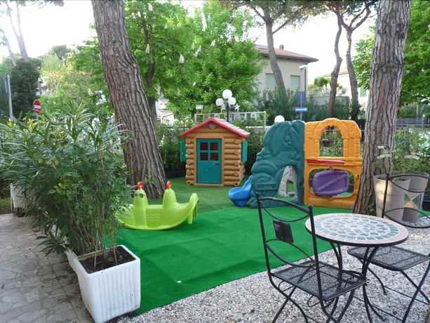 Imagen de los exteriores del Hotel Pierre Riccione. Foto 10