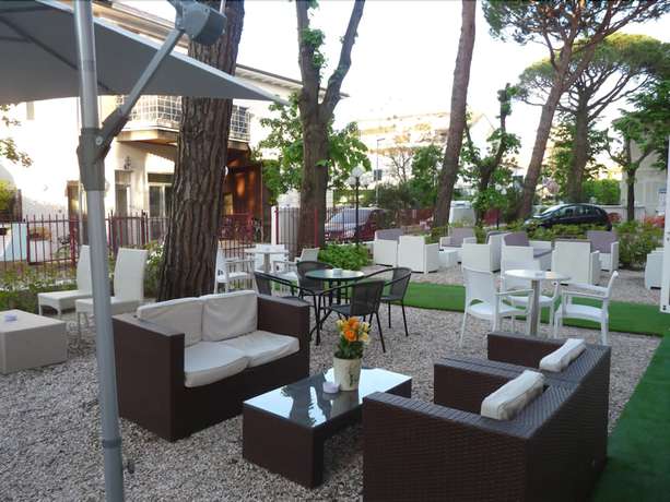 Imagen de los exteriores del Hotel Pierre Riccione. Foto 11