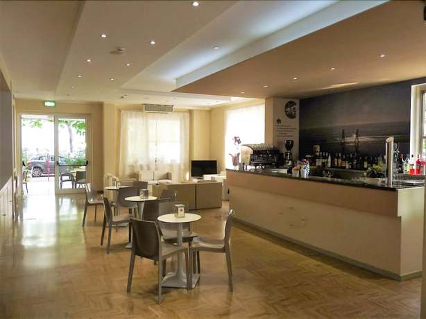 Imagen del bar/restaurante del Hotel Pierre Riccione. Foto 2