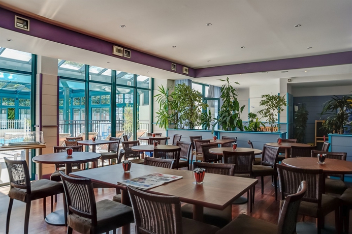 Imagen del bar/restaurante del Hotel Pierre and Vacances La Rochelle Résidence Centre. Foto 3