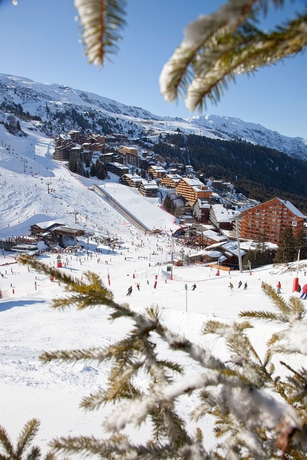 Imagen de los exteriores del Hotel Pierre and Vacances Résidence Premium Les Crêts. Foto 10