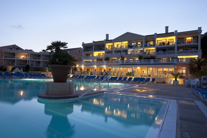 Imagen de la piscina del Hotel Pierre and Vacances Residence Cannes Villa Francia. Foto 10