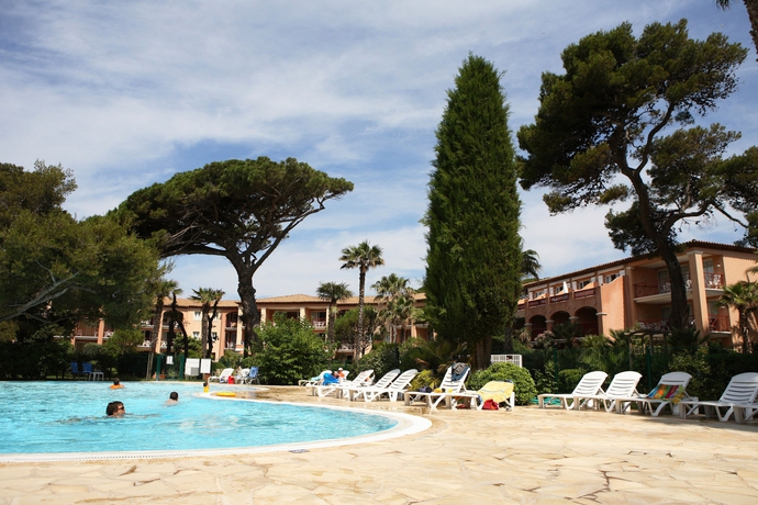 Imagen de la piscina del Hotel Pierre and Vacances Residence La Pinede. Foto 10