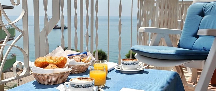 Imagen del bar/restaurante del Hotel Pietra Di Luna. Foto 2