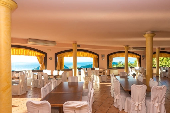 Imagen del bar/restaurante del Hotel Pietre Rosse Residence Club Palinuro. Foto 5