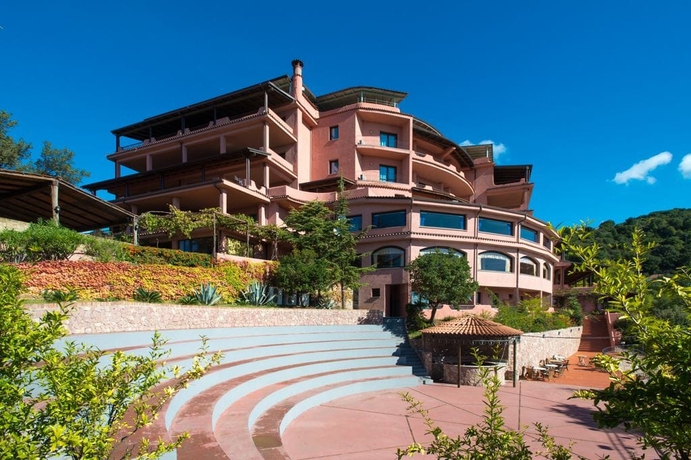 Imagen de los exteriores del Hotel Pietre Rosse Residence Club Palinuro. Foto 10