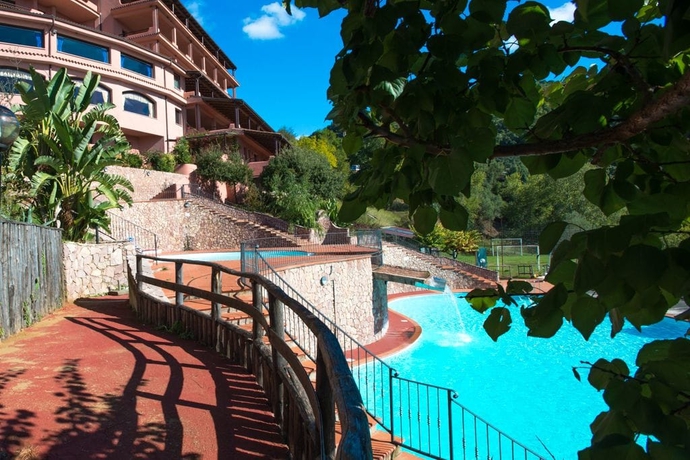 Imagen de los exteriores del Hotel Pietre Rosse Residence Club Palinuro. Foto 11