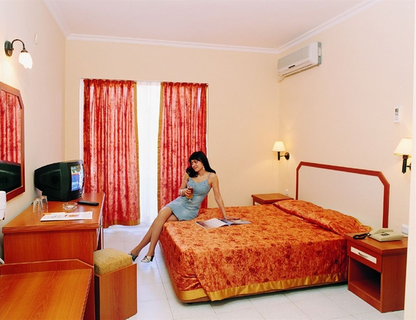 Imagen de la habitación del Hotel Pigale Beach Resort. Foto 5
