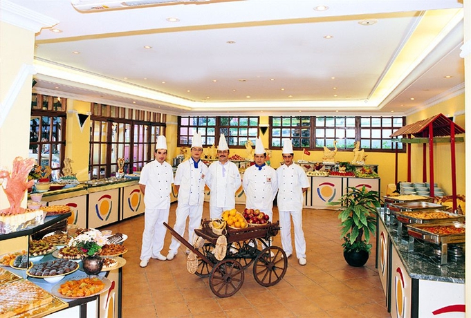 Imagen del bar/restaurante del Hotel Pigale Beach Resort. Foto 3